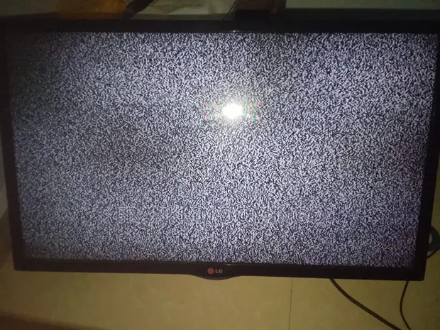 LG 32-inch LCD TV - 1