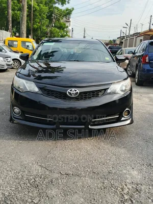 2014 Toyota Camry SE Sedan