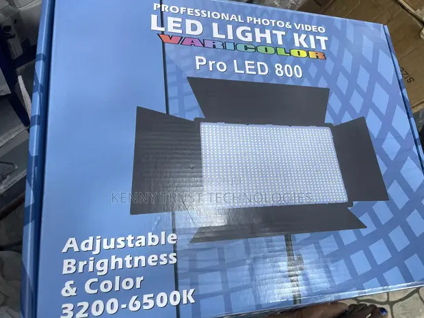 LED800 Professional Content Creator Light - 1