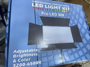 LED800 Professional Content Creator Light
