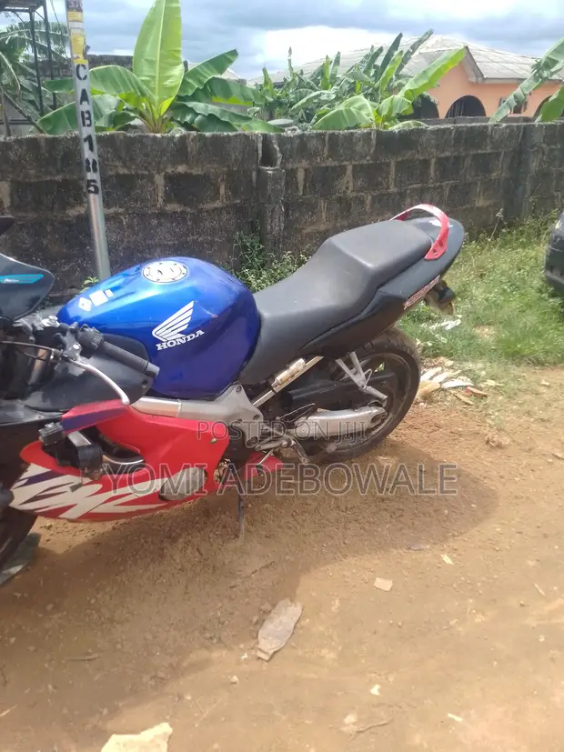 Honda CBR 600cc Sport Bike (2000) - 1