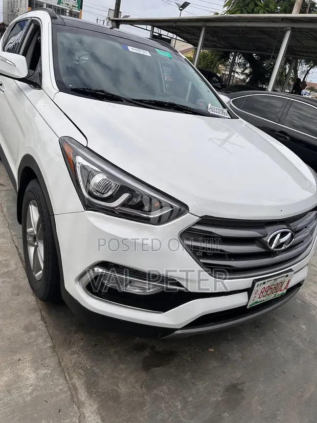 2018 Hyundai Santa Fe SE Ultimate FWD White - 1