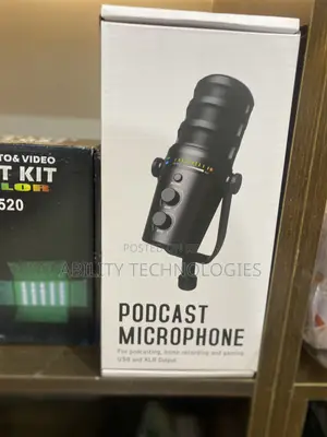 Dynamic Podcast Microphone tare da Table Stand
