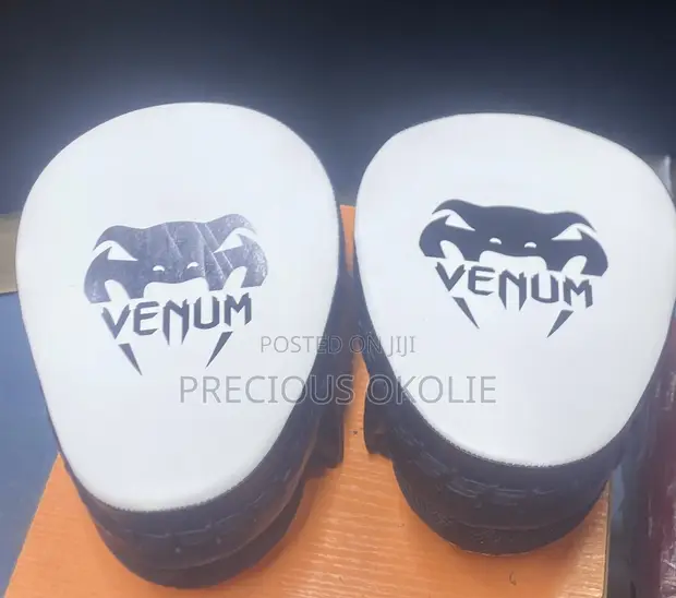 Venum Boxing Training Pads - Brand New - 1