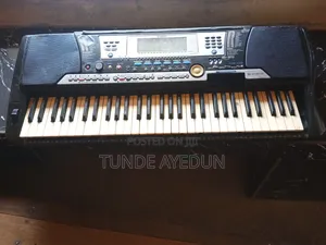 Yamaha PSR-E453 Electronic Keyboard