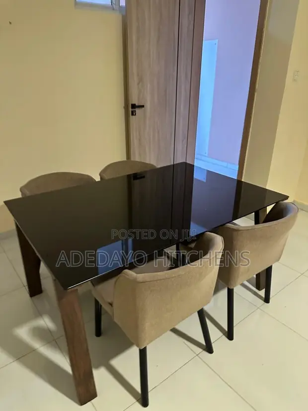 Kyakkyawar Dining Table Na Gilashi + 4 kujeru | Home Interiors - 1