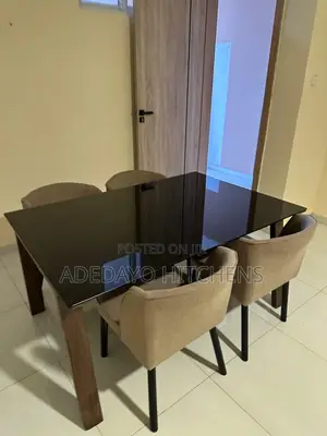 Kyakkyawar Dining Table Na Gilashi + 4 kujeru | Home Interiors