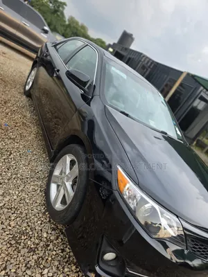 2014 Toyota Camry SE Sedan - Foreign Used