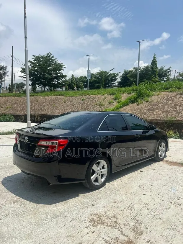 2012 Toyota Camry SE Sedan - 1