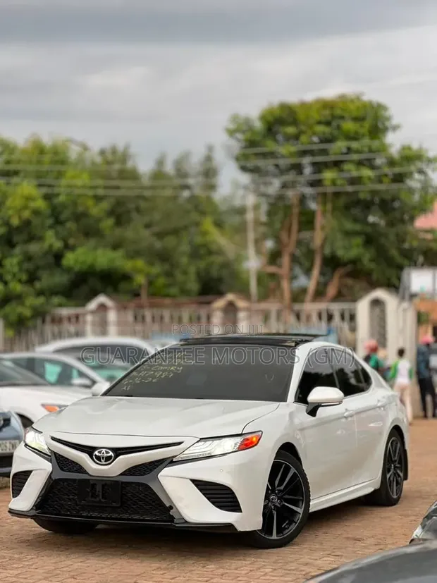 2018 Toyota Camry XSE FWD (2.5L) Fari - 1