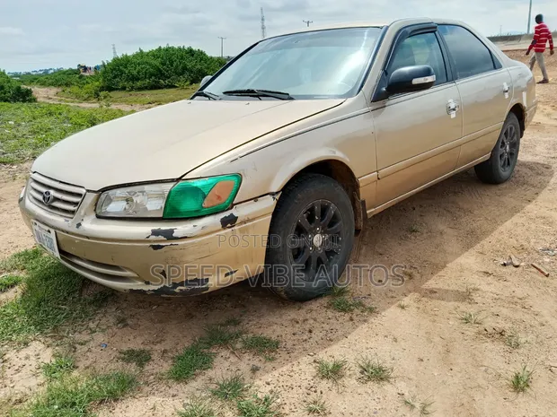 Toyota Camry 2002 Gold - 1
