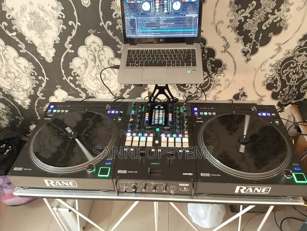Rane Twelve MKII Turntables & Rane Seventy Two Mixer - 1