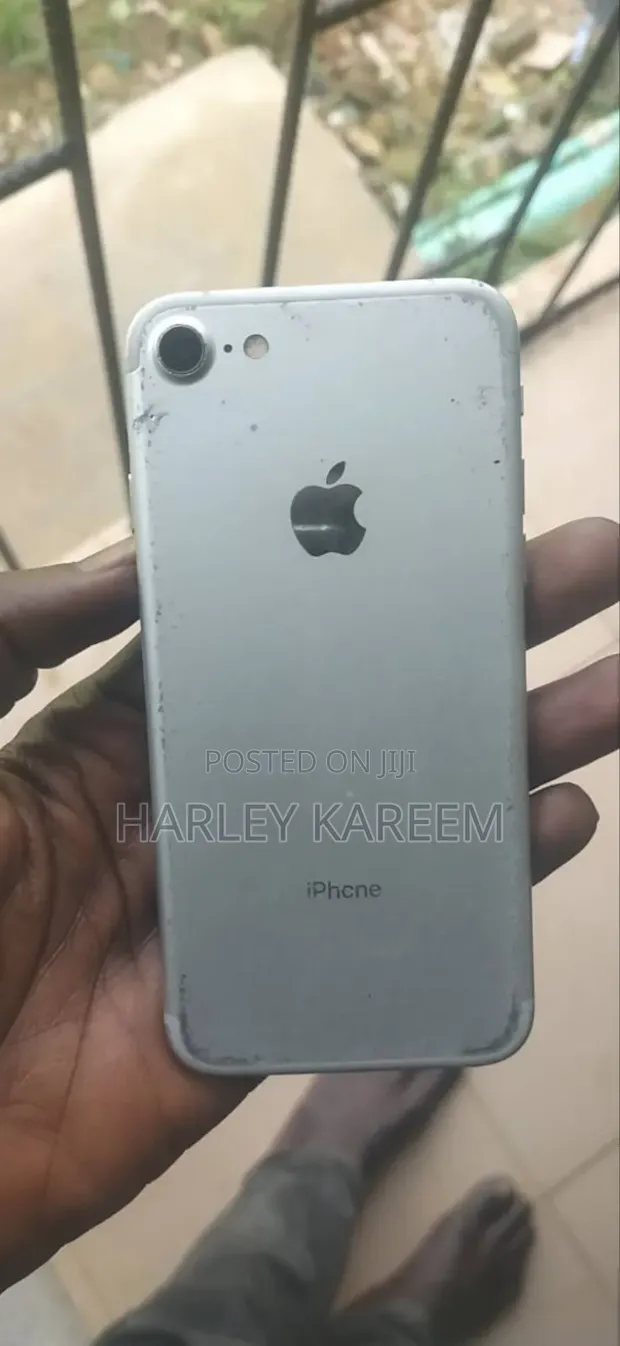Apple iPhone 7 32GB Silver (WiFi Only) - 1