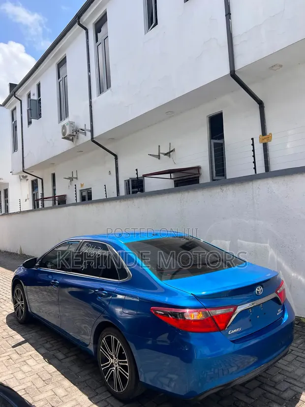2017 Toyota Camry XLE Foreign Used - 1