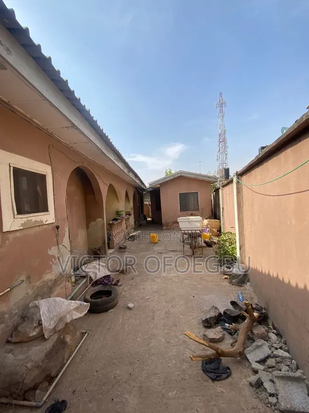 Bungalow mai dakuna 3 don siyarwa a FHA, Nyanya - 1