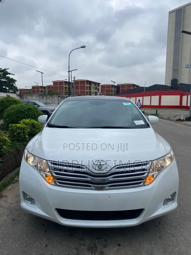 2012 Toyota Venza XLE - White - 1