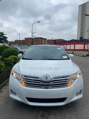 2012 Toyota Venza XLE - White