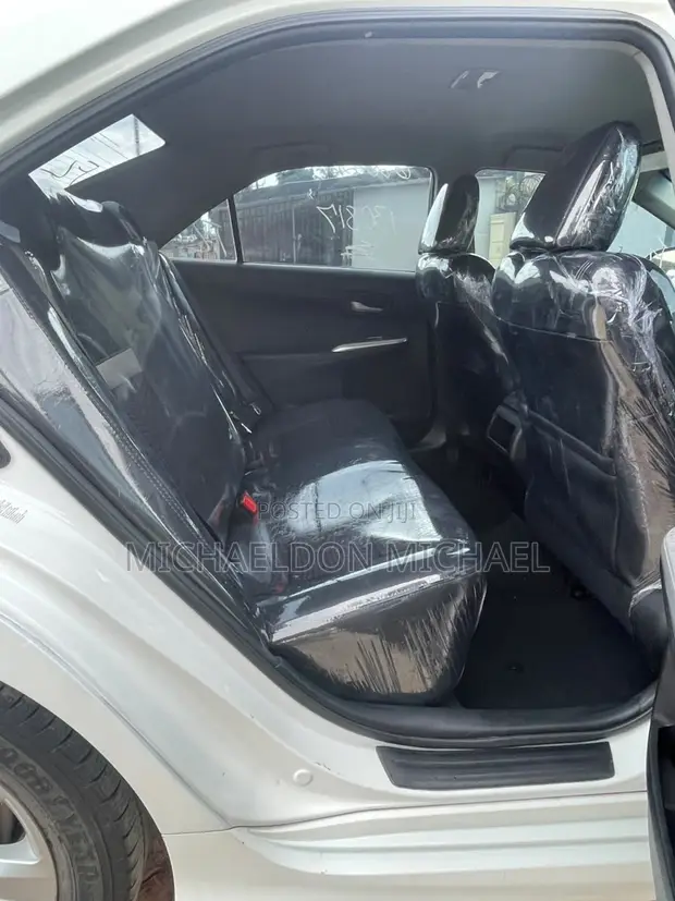 2012 Toyota Camry SE Sedan - 1