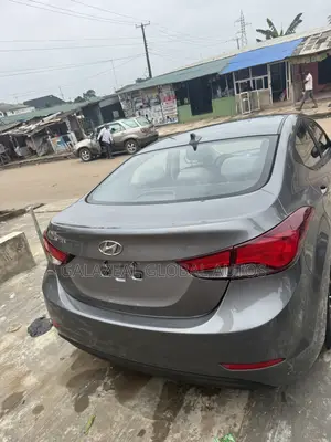 2014 Hyundai Elantra SE Sedan - Gray