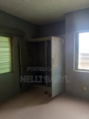 7-Bedroom House for Sale in Apata