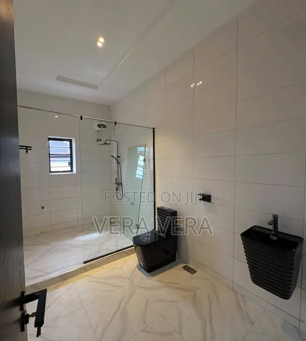 5-Bedroom Executive Duplex with Pool in GRA, Enugu - 1