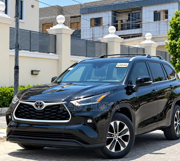 2021 Toyota Highlander XLE Black - 1