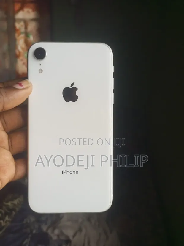 Apple iPhone XR 64GB White - 1