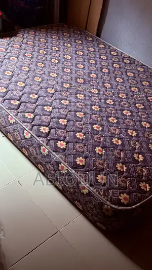 Katifa 4.5 x 6 ft - An Yi Amfani Da Shi Na Tsawon Wata 6