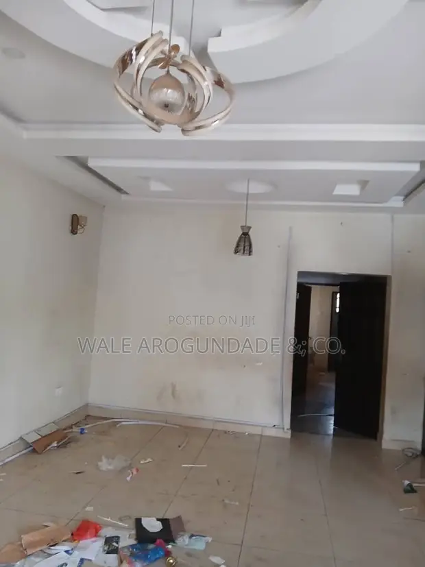 3-Bedroom Townhouse/Terrace for Sale, 32 Crescent, Dape - 1