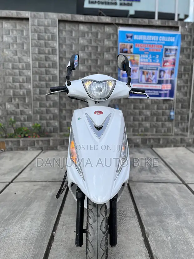 Kymco Agility 125cc Scooter 2015 White - 1