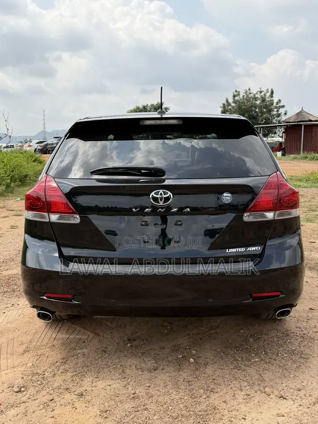 Toyota Venza Limited 2016 Black - 1