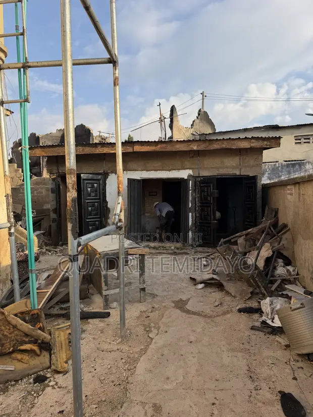 Shop for Rent at Old Garage, Osogbo - 1