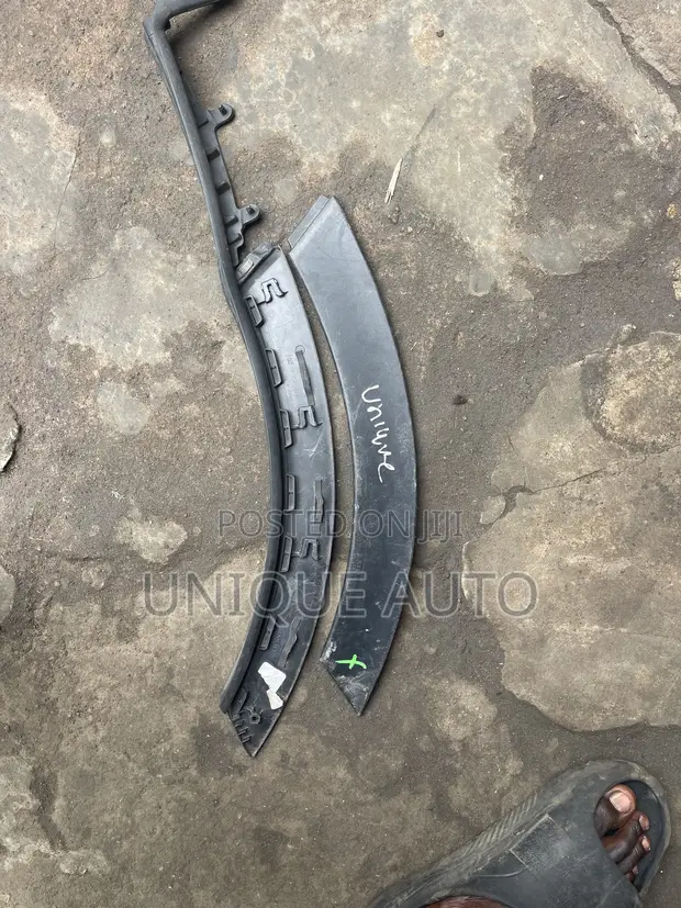 2020 Honda CR-V Back Door Chrome Trim - 1