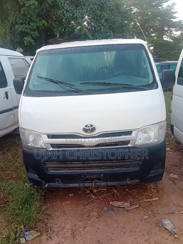 Toyota HiAce 2013 White Bus - 1