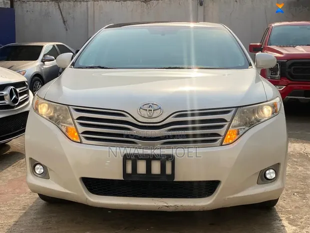Toyota Venza 2010 Off-White - 1
