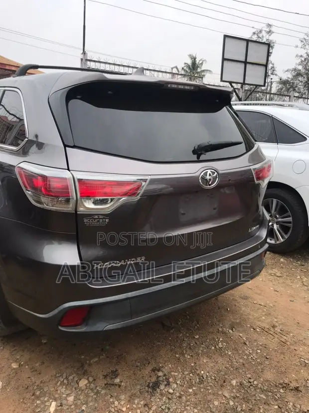 2014 Toyota Highlander LE Plus SUV AWD - 1