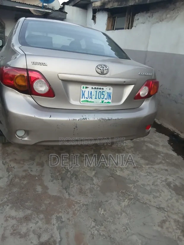 Toyota Corolla 2010 Gray - 1