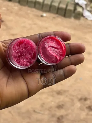 Sugar Lip Scrub don Samun Leɓuna masu Taushi