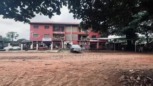 Dukiyar 200x200ft da Dakuna, Warehouses, da Shago don Siyarwa