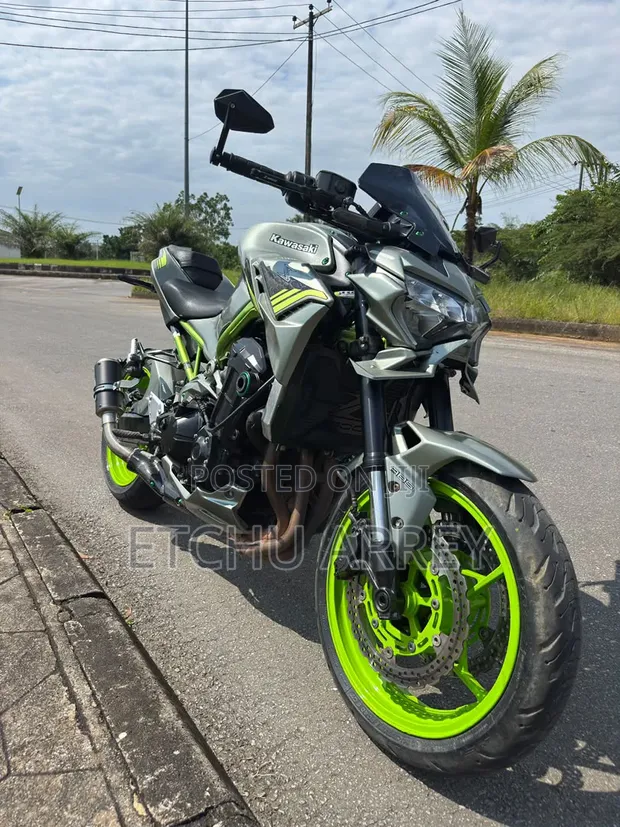 Kawasaki Z900 2022 - 1