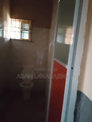 Bungalow mai dakuna 4 da shaguna a Ifo