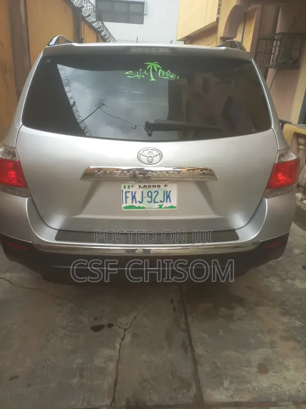 Toyota Highlander 2013 Silver - 1