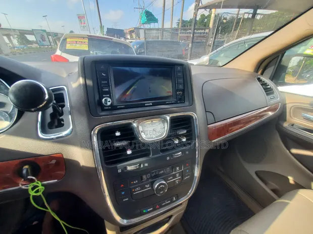 Chrysler Town & Country 3.6 2WD 2015 Red - 1