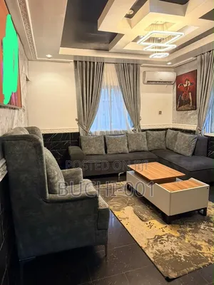 Sofa Mai Inganci da Center Table