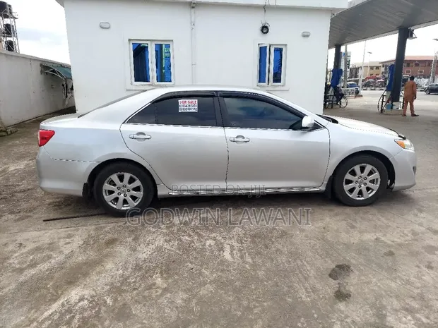 Toyota Camry 2013 Silver - 1
