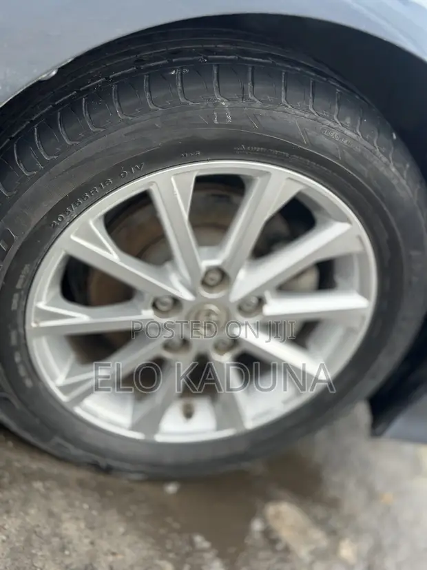 New Toyota Corolla 2024 Silver - 1