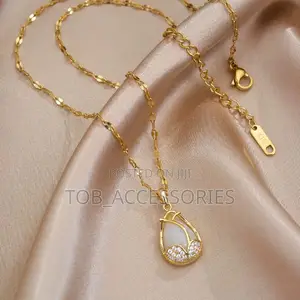 Kyakkyawar Opal Necklace