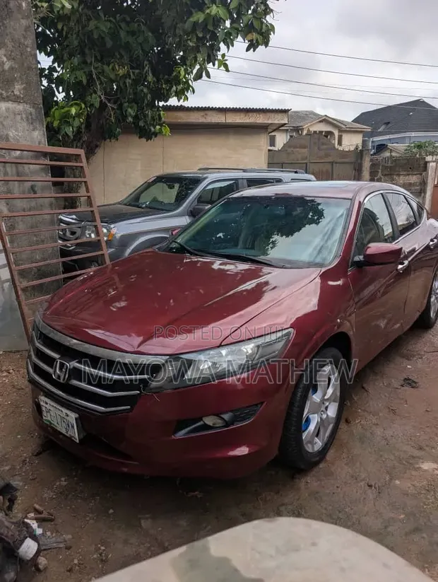 Honda Crosstour 2011 Red - 1