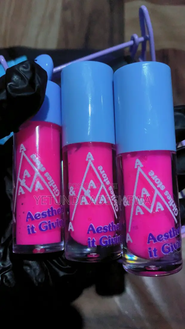 Pink Lip Gloss - Hydrating & Long-Wearing - 1