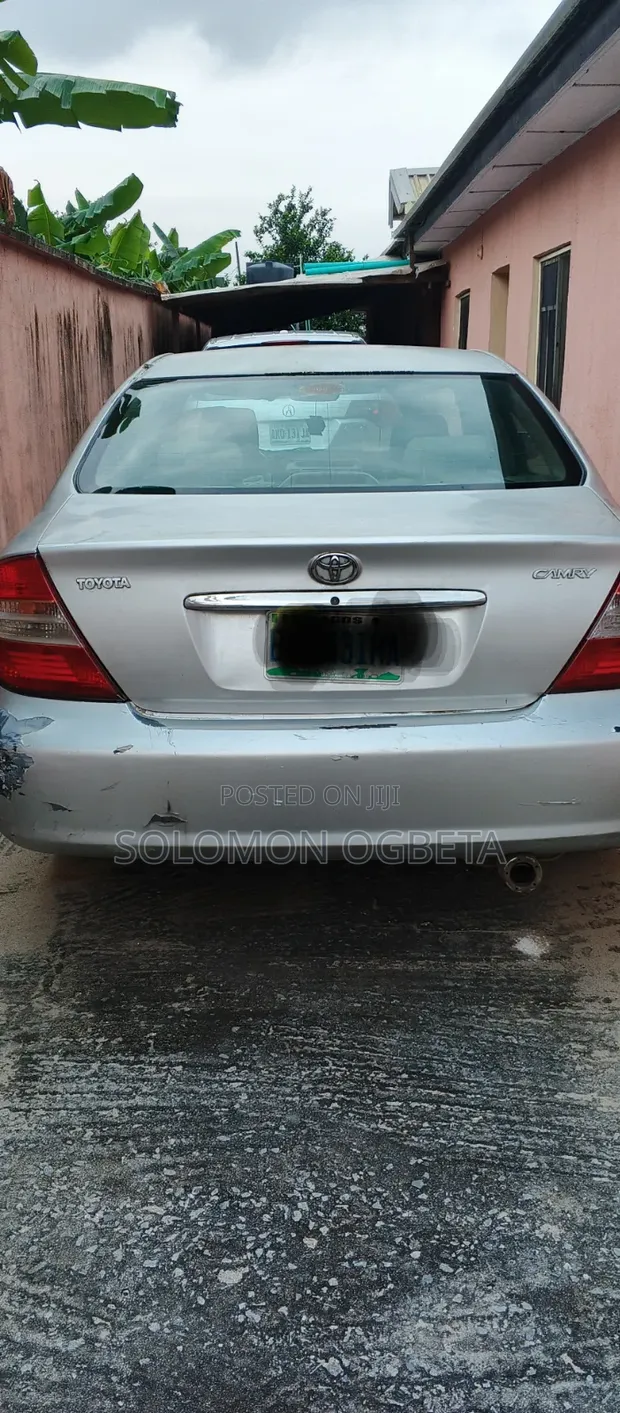 Toyota Camry 2004 Silver - 1